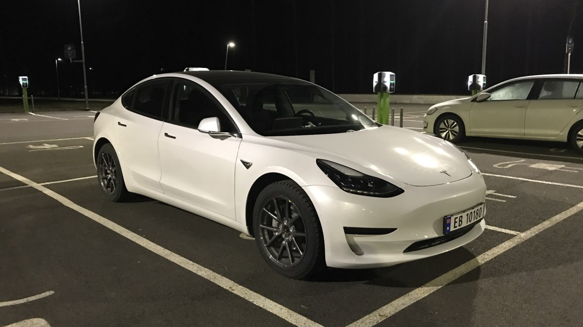 Tesla Model 3 SR+