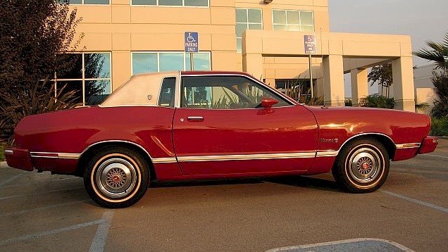 Ford Mustang Ghia Luxury/Sport
